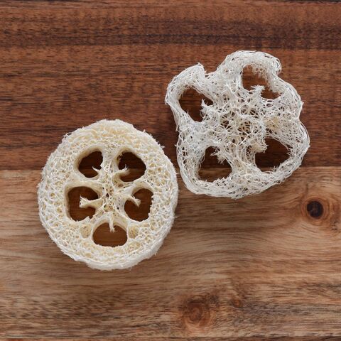 Peeling a natural loofah that is ready to use